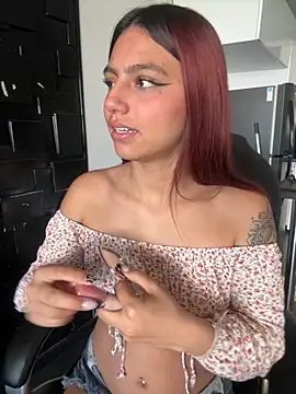 Emily-teen online show from November 7, 2025, 1:48 pm