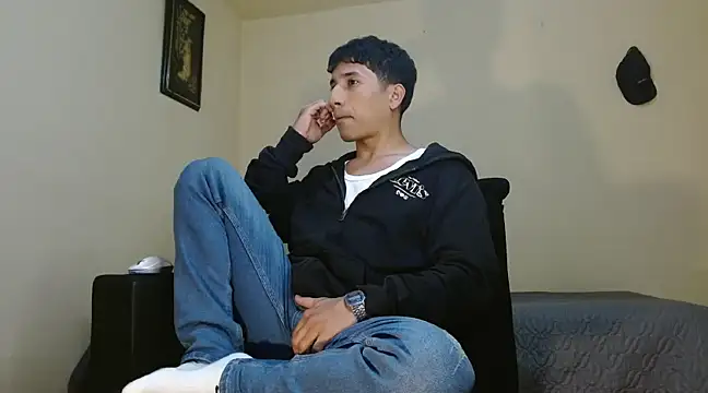 AngelHil online show from March 18, 2025, 4:07 am