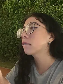 Snapshot of Alice_surprise chatting on March 23, 2025, 5:54 am Alice surprise online show from March 23, 2025, 5:54 am