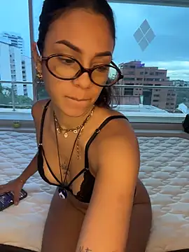 Snapshot of Alice_surprise chatting on November 27, 2025, 10:10 pm Alice surprise online show from November 27, 2025, 10:10 pm