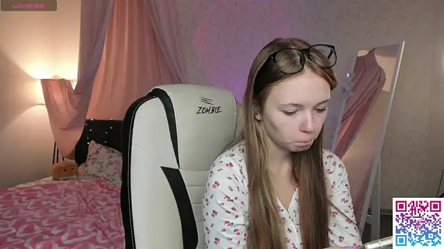 boozekirs  online show from September 25, 2025, 2:17 am