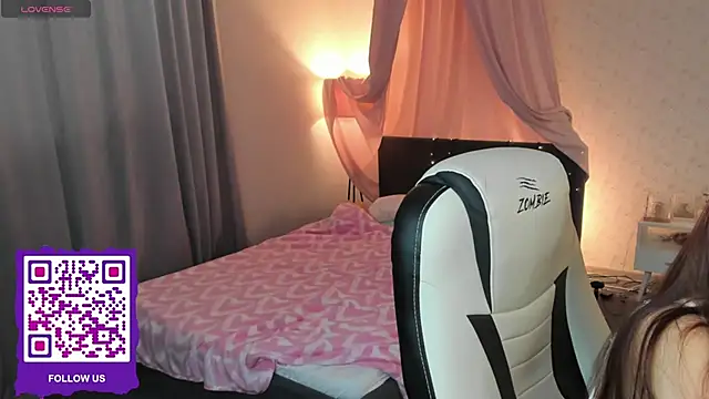 boozekirs  online show from September 13, 2025, 2:22 am