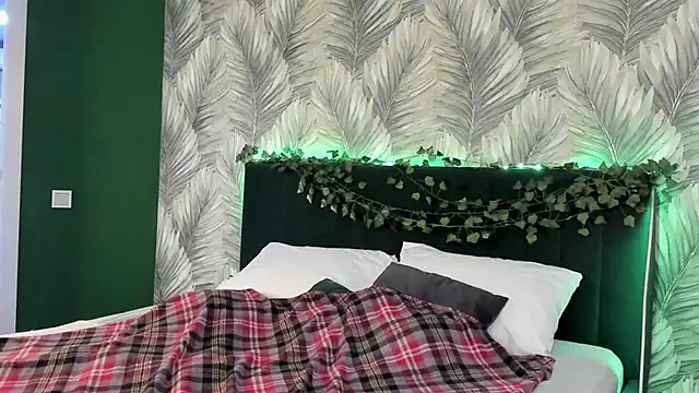 boozekirs  online show from November 5, 2025, 3:09 am