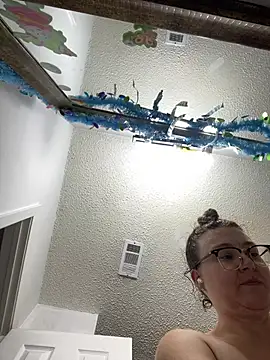 HTXBELLE online show from March 10, 2026, 1:15 pm