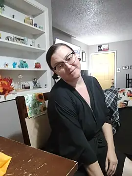 HTXBELLE online show from November 27, 2025, 10:37 am