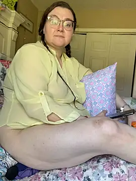 HTXBELLE online show from March 20, 2025, 8:40 pm