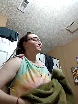 HTXBELLE online show from September 28, 2025, 5:42 pm