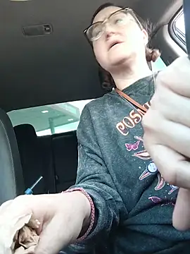 HTXBELLE online show from November 12, 2025, 8:23 pm