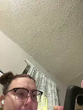 HTXBELLE online show from March 3, 2026, 2:40 am