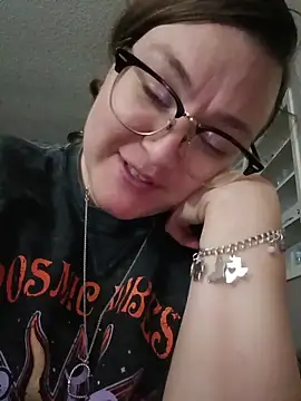 HTXBELLE online show from October 30, 2025, 5:28 am