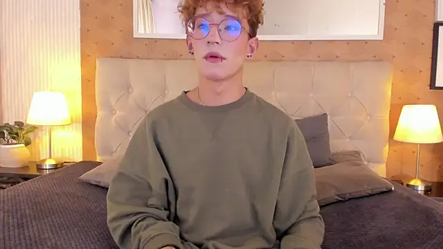 iiangel  online show from November 7, 2025, 3:00 am