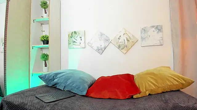 iiangel  online show from October 30, 2025, 3:05 am