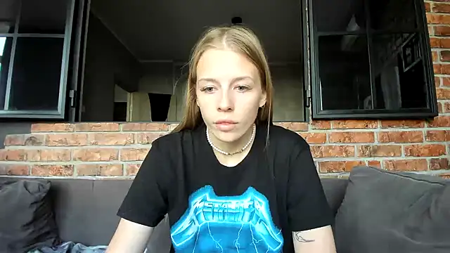 AnnNorriss online show from September 25, 2025, 3:07 pm