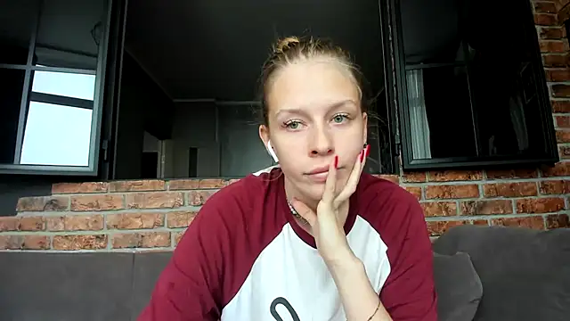 AnnNorriss online show from October 7, 2025, 9:32 am