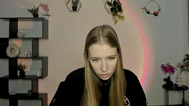 AnnNorriss online show from February 27, 2025, 5:05 pm