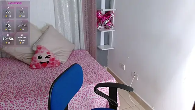 Snapshot of emily-777 chatting on March 13, 2025, 1:32 am emily-777 online show from March 13, 2025, 1:32 am