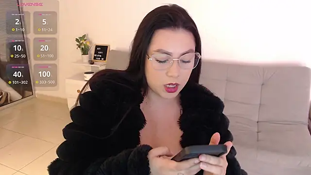 Snapshot of emily-777 chatting on November 18, 2025, 9:18 pm emily-777 online show from November 18, 2025, 9:18 pm