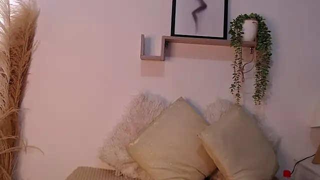 Snapshot of emily-777 chatting on November 24, 2025, 5:46 pm emily-777 online show from November 24, 2025, 5:46 pm