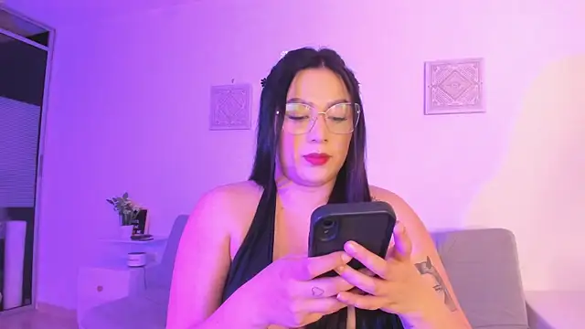 Snapshot of emily-777 chatting on November 22, 2025, 9:46 pm emily-777 online show from November 22, 2025, 9:46 pm