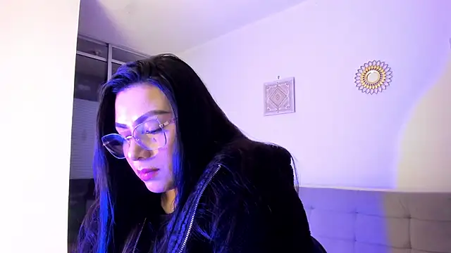 emily-777 online show from December 16, 2025, 9:30 pm