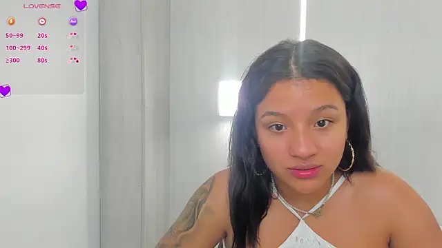 nahomi blade online show from March 4, 2025, 3:00 am