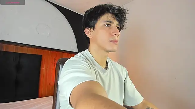 Allex Cano online show from February 26, 2026, 8:42 pm