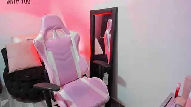 Snapshot of Zamira_Taylor chatting on March 15, 2025, 7:38 pm Zamira Taylor online show from March 15, 2025, 7:38 pm