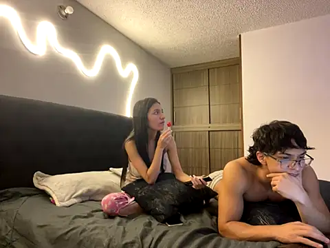 DesireLuxe online show from October 4, 2025, 7:54 am