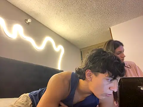 DesireLuxe online show from October 10, 2025, 6:25 am