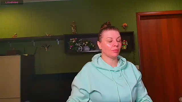 VeronikawGold online show from April 9, 2026, 6:47 pm