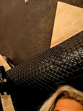 Snapshot of Glory_Max chatting on February 19, 2026, 9:23 pm Glory Max online show from February 19, 2026, 9:23 pm