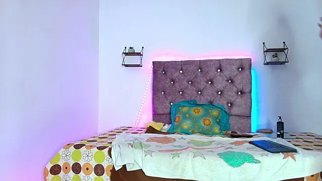 Rousemilf4u online show from April 9, 2026, 8:37 pm