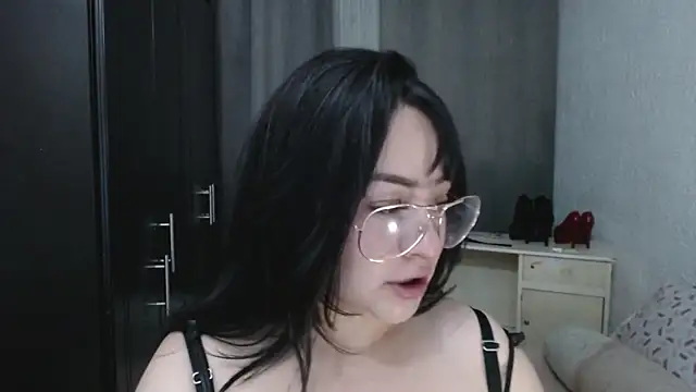 Snapshot of EngelCristaly chatting on June 2, 2026, 4:45 am EngelCristaly online show from June 2, 2026, 4:45 am