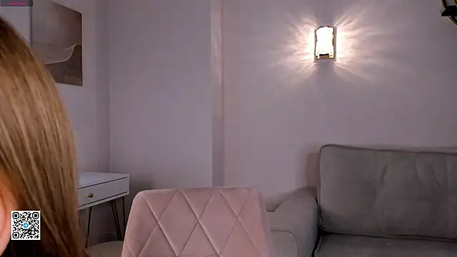 SunnivaCovil online show from March 18, 2025, 11:22 am