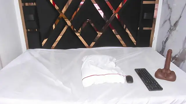 Snapshot of zara_smitt chatting on September 10, 2025, 12:15 pm zara smitt online show from September 10, 2025, 12:15 pm