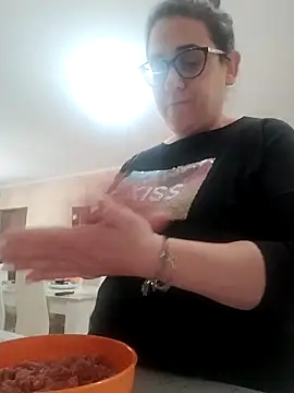 Dolcecurvy online show from April 8, 2026, 9:44 am