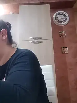 Dolcecurvy online show from March 3, 2025, 2:28 pm