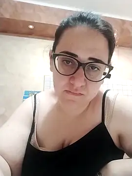 Dolcecurvy online show from November 18, 2025, 8:17 am