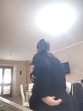 Dolcecurvy online show from March 18, 2025, 2:06 pm