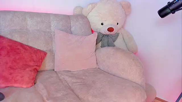 MIaloveone  online show from March 3, 2025, 10:17 am