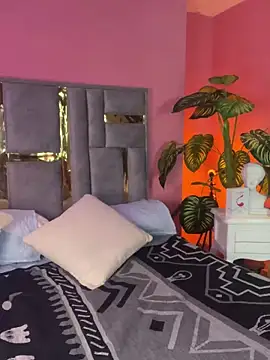 Tyla Ks online show from March 19, 2025, 1:32 am