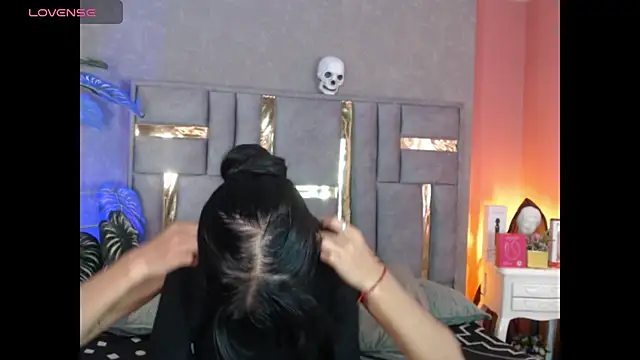 Tyla Ks online show from October 11, 2025, 7:37 pm