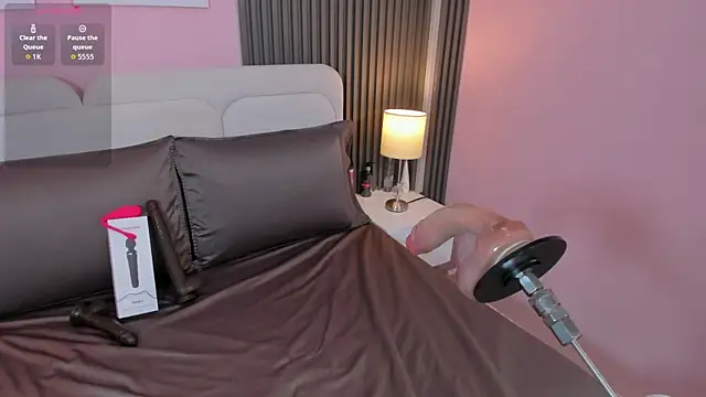 honey sofii  online show from November 28, 2025, 1:00 pm