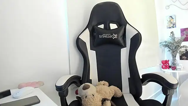 agaataa  online show from January 31, 2026, 8:51 pm