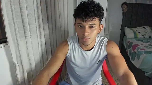 Snapshot of Fox2evans chatting on February 4, 2026, 12:44 pm Fox2evans online show from February 4, 2026, 12:44 pm