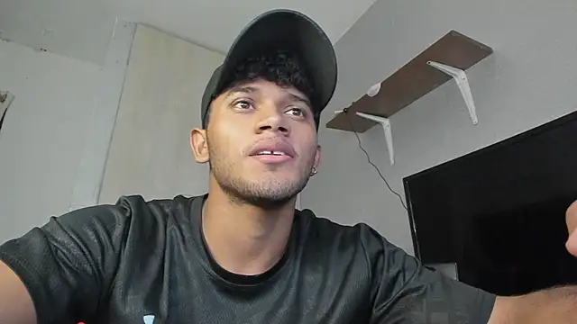 Snapshot of Fox2evans chatting on February 21, 2026, 7:32 am Fox2evans online show from February 21, 2026, 7:32 am