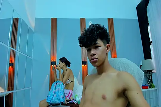 leslieanddrako online show from September 17, 2025, 7:16 pm