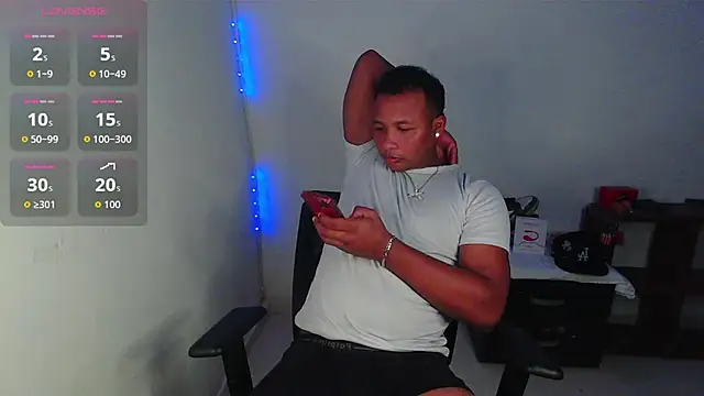 Snapshot of Gooss_cum chatting on November 18, 2025, 4:05 am Gooss cum online show from November 18, 2025, 4:05 am