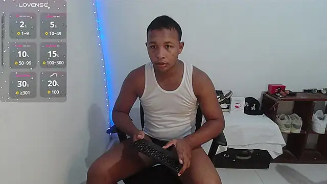 Snapshot of Gooss_cum chatting on October 8, 2025, 12:12 am Gooss cum online show from October 8, 2025, 12:12 am