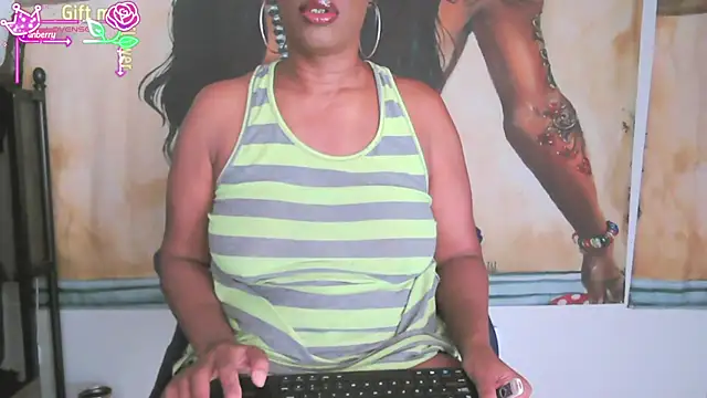 Snapshot of Queenanitadix chatting on May 15, 2026, 5:00 pm Queenanitadix online show from May 15, 2026, 5:00 pm